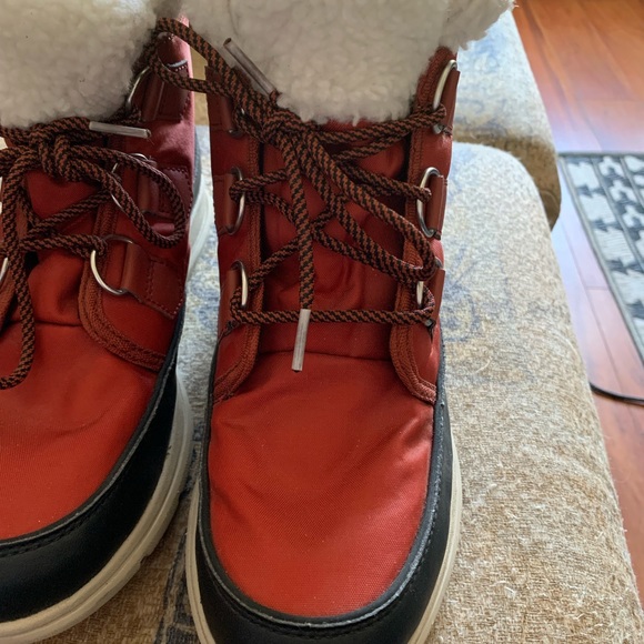 Sorel woman’s red and black winter waterproof boots size 10 - Picture 4 of 15